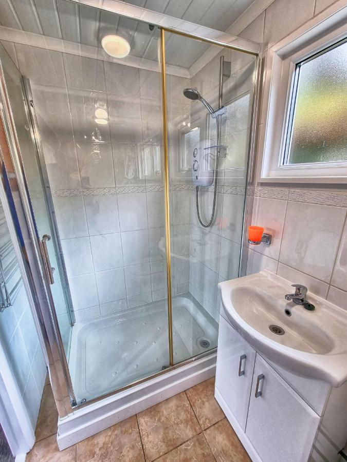 סוואנסי Caswell Beach Chalet 70 Located In Gower Peninsula מראה חיצוני תמונה